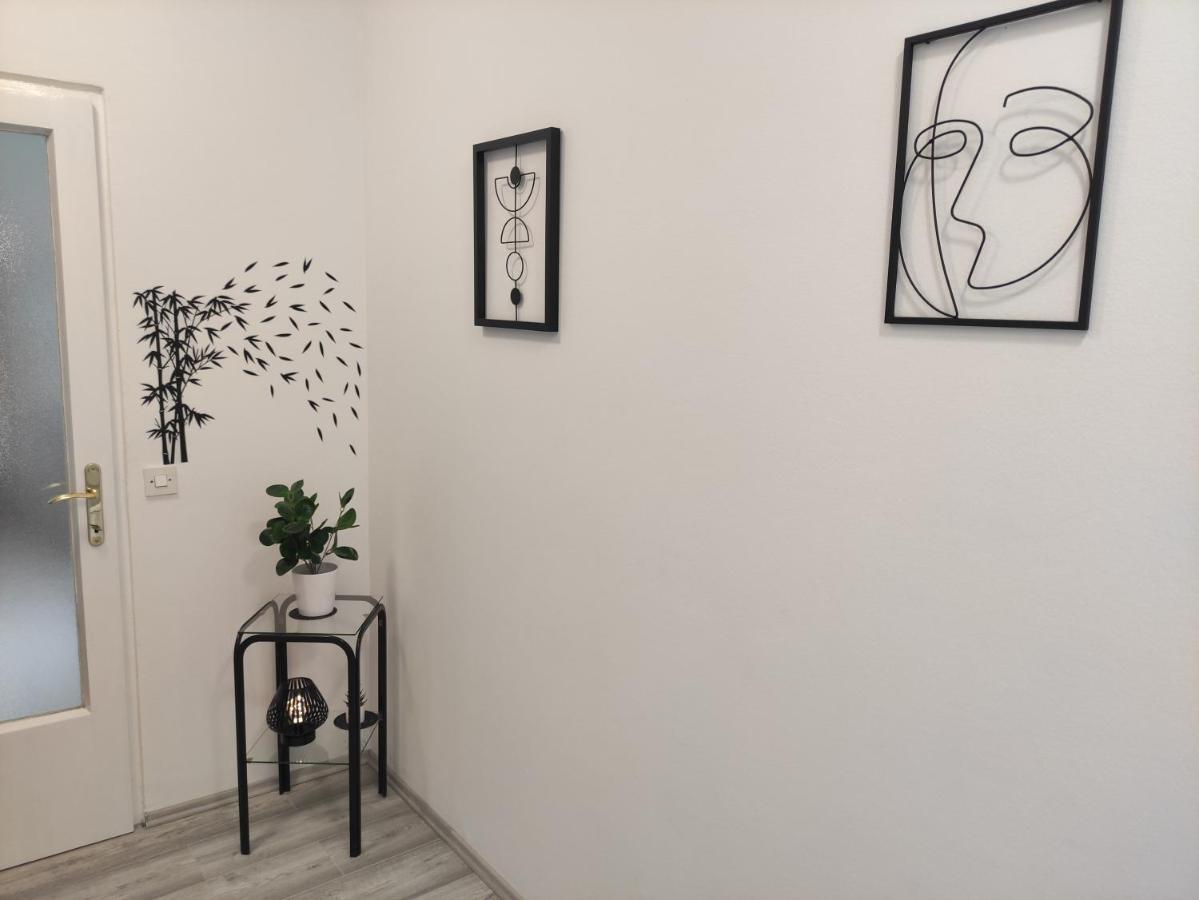 Apartman Iris S Terasom Rijeka Exterior foto
