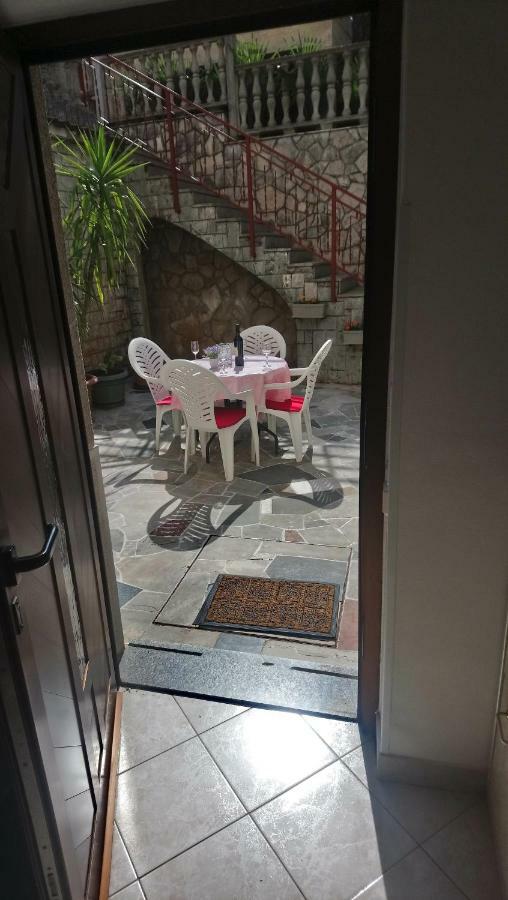 Apartman Iris S Terasom Rijeka Exterior foto